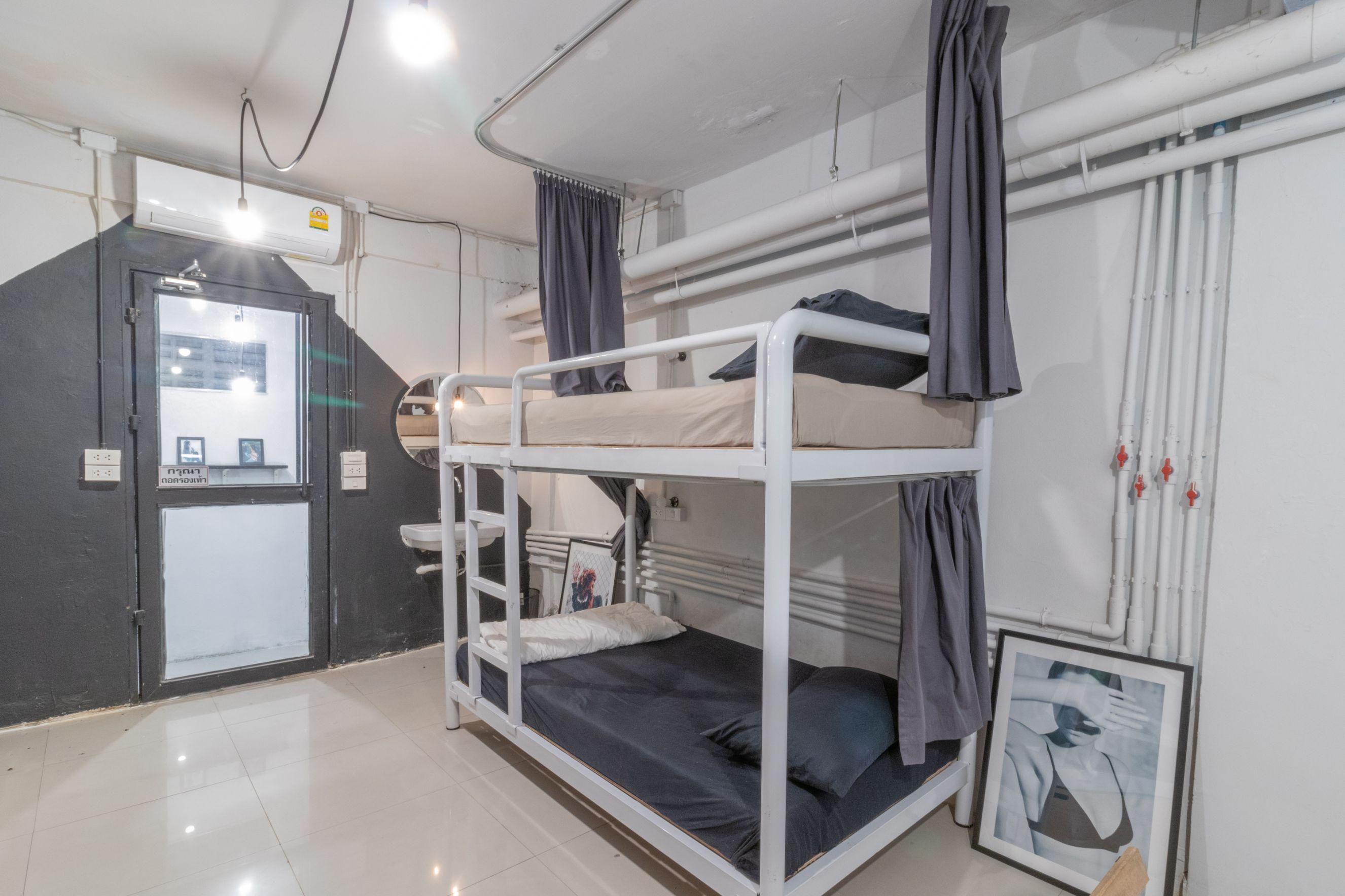 Beige Poshtels + Netflix Hostel Bangkok Exterior foto