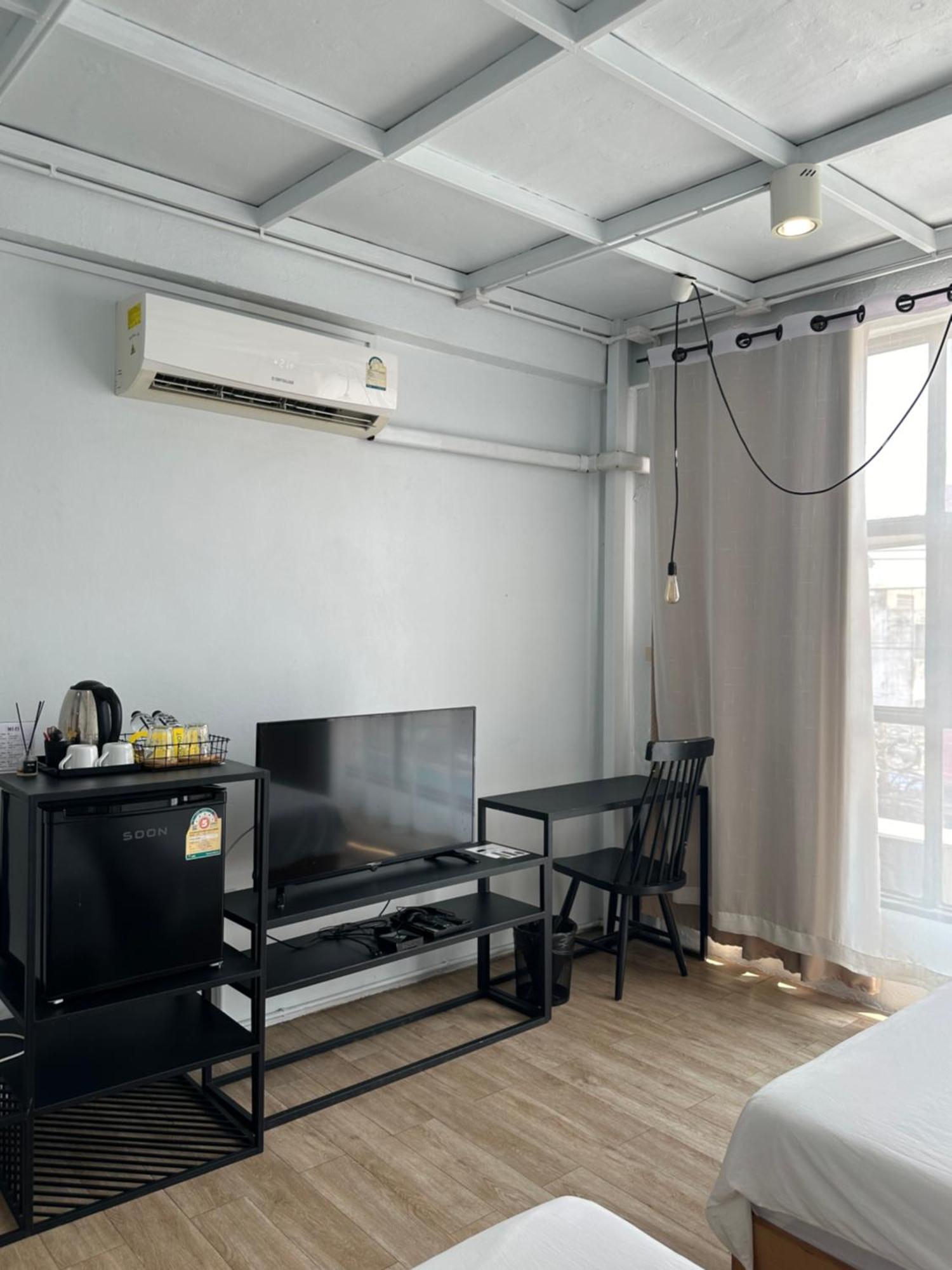 Beige Poshtels + Netflix Hostel Bangkok Exterior foto