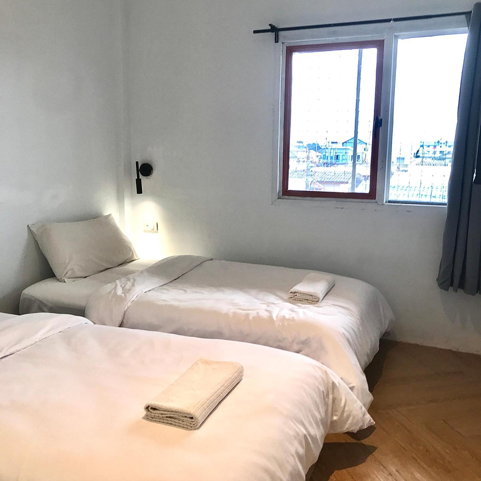 Beige Poshtels + Netflix Hostel Bangkok Exterior foto