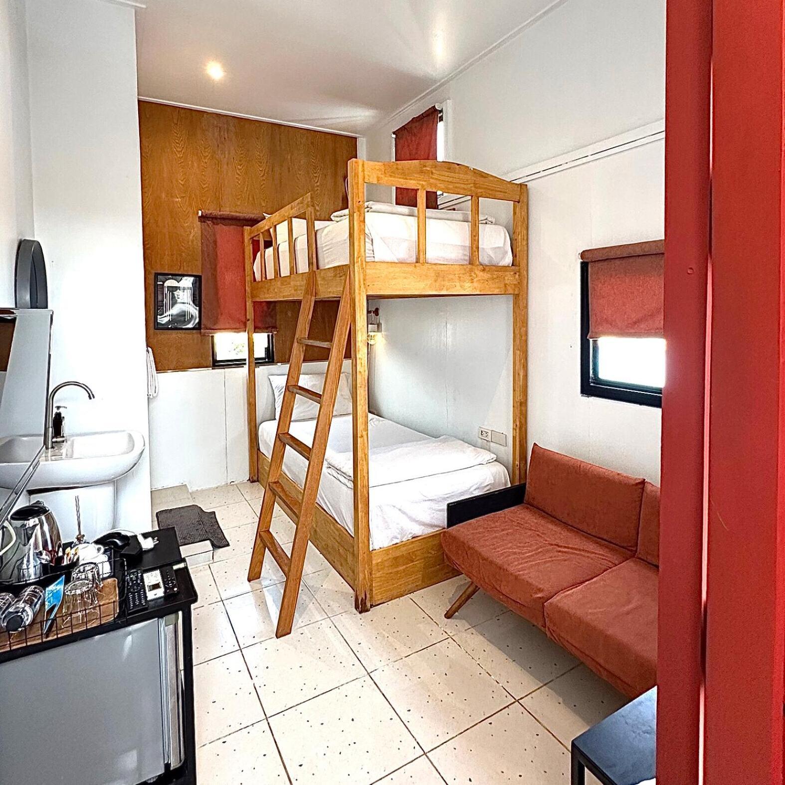 Beige Poshtels + Netflix Hostel Bangkok Exterior foto