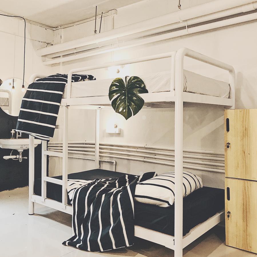 Beige Poshtels + Netflix Hostel Bangkok Exterior foto