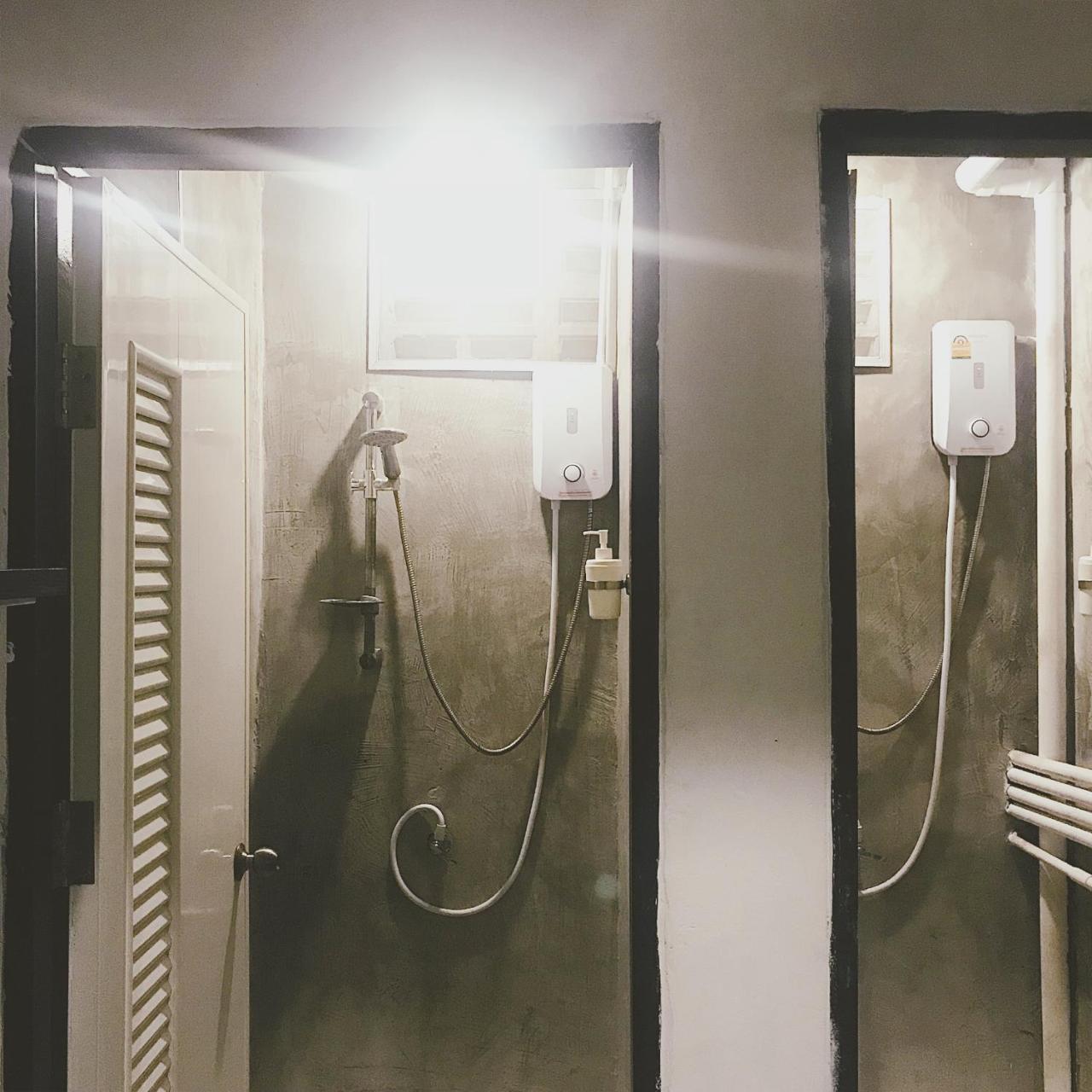 Beige Poshtels + Netflix Hostel Bangkok Exterior foto
